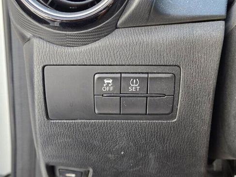 Used 2019 Toyota Yaris LE image 11