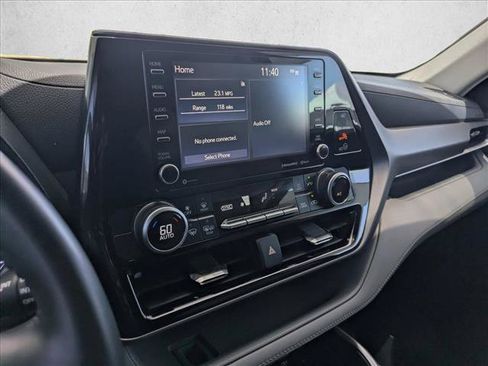 Used 2021 Toyota Highlander LE AWD/4WD image 12