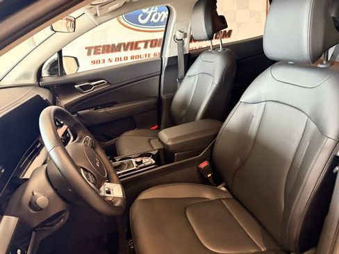 Used 2025 Kia Sportage EX image 11