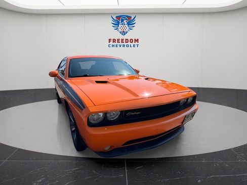 Used 2014 Dodge Challenger SXT RWD image 7