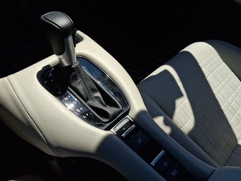 Used 2024 Honda HR-V LX image 14