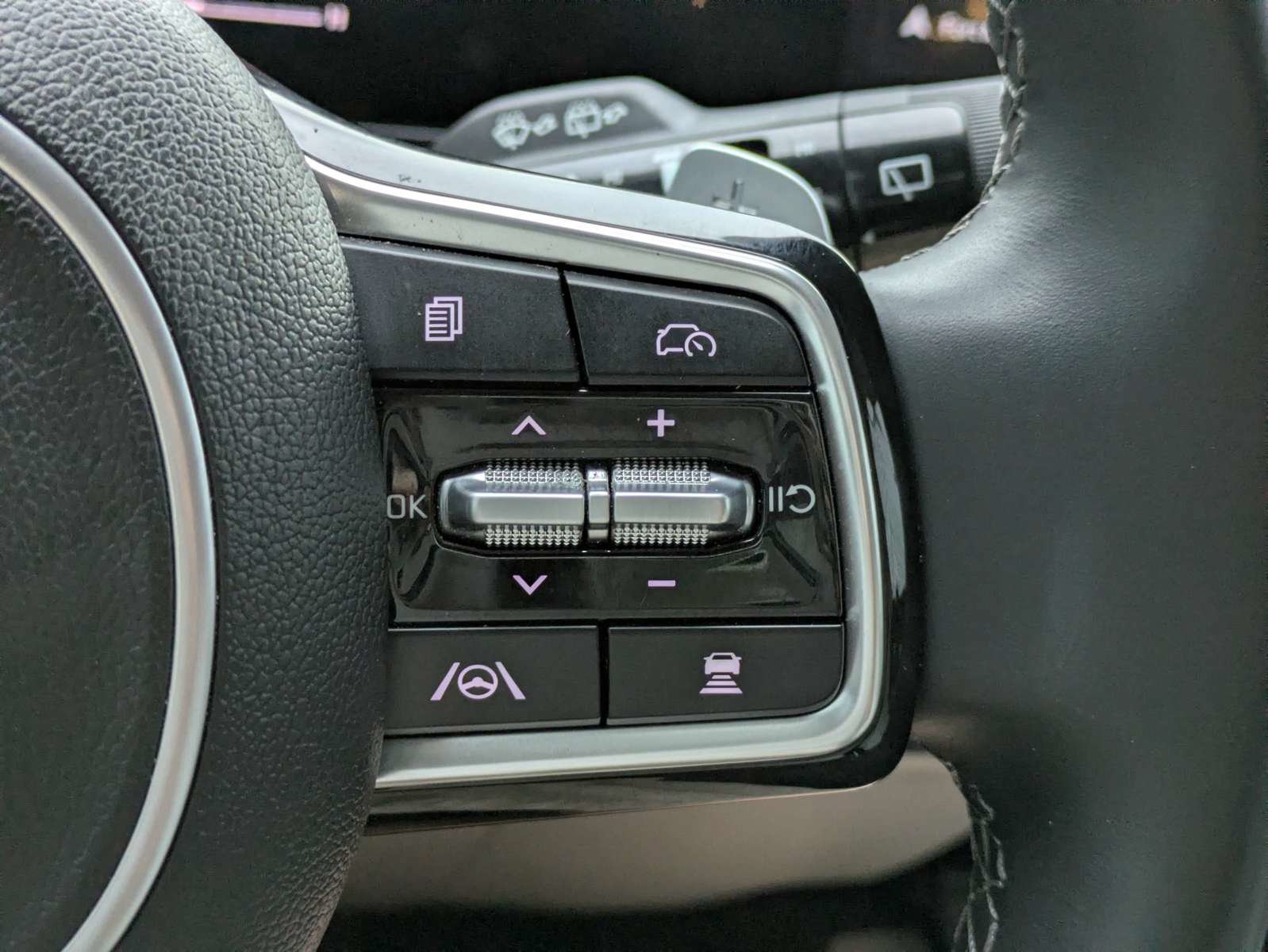 Certified 2025 Kia Sorento EX w/ EX Panoramic Sunroof Package FWD image 22