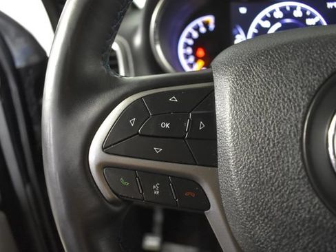Used 2018 Jeep Grand Cherokee Laredo AWD/4WD image 15
