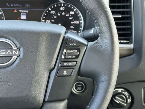 Used 2023 Nissan Frontier SV w/ SV Convenience Package image 9