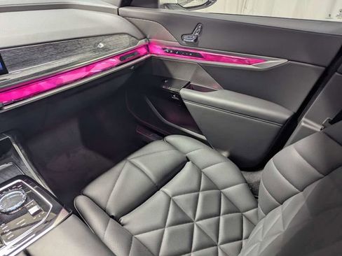 Used 2023 BMW 740i w/ Parking Assistance Package RWD image 8
