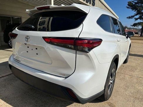 Used 2023 Toyota Highlander XLE FWD image 11