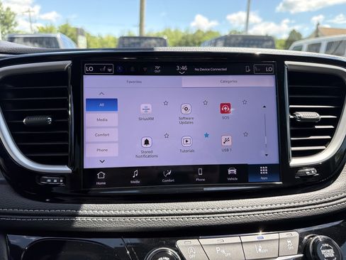 Used 2025 Chrysler Pacifica Select FWD image 30