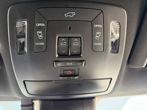 Used 2025 Toyota Sienna Limited AWD/4WD image 36