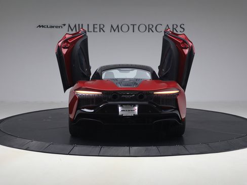 Used 2023 McLaren Artura RWD image 17