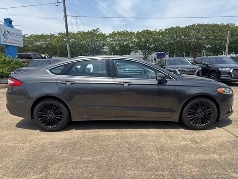 Used 2016 Ford Fusion SE w/ Equipment Group 202A FWD image 4