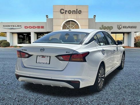 Used 2023 Nissan Altima 2.5 SV image 3