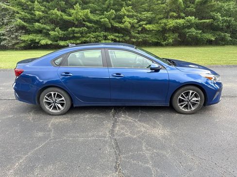 Used 2022 Kia Forte LXS FWD image 5