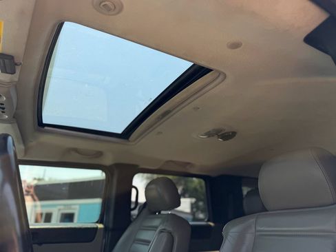Used 2005 HUMMER H2 w/ Preferred Equipment Group AWD/4WD image 12
