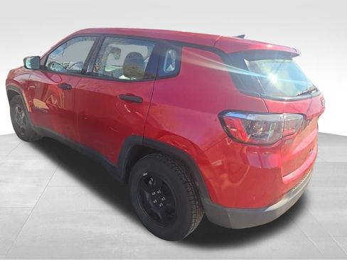 Used 2021 Jeep Compass Sport image 4