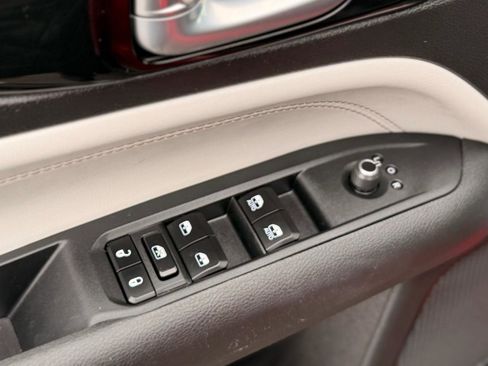 Used 2023 Jeep Compass Limited image 9