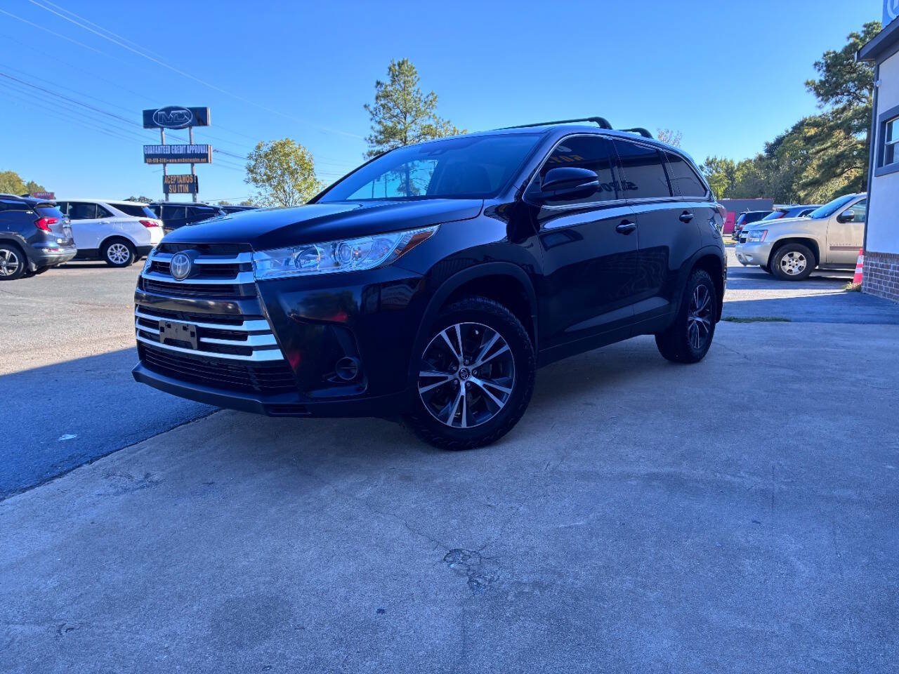 Used 2019 Toyota Highlander LE AWD/4WD image 1