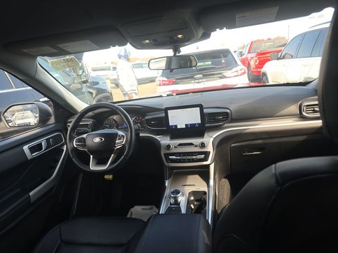 Used 2024 Ford Explorer XLT w/ Equipment Group 202A AWD/4WD image 5