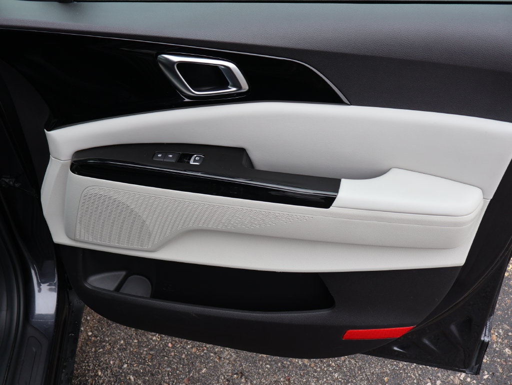 Certified 2023 Kia Carnival EX FWD image 8