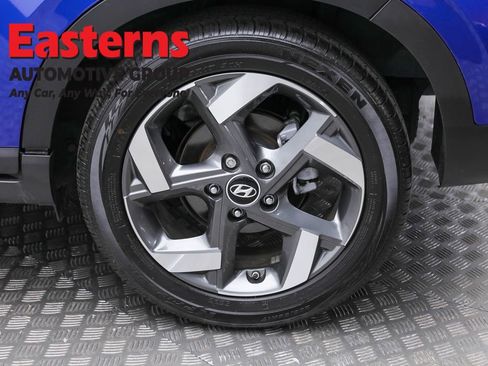 Used 2024 Hyundai Venue Limited image 8