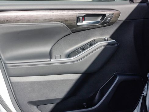 New 2026 Toyota Highlander Limited image 24