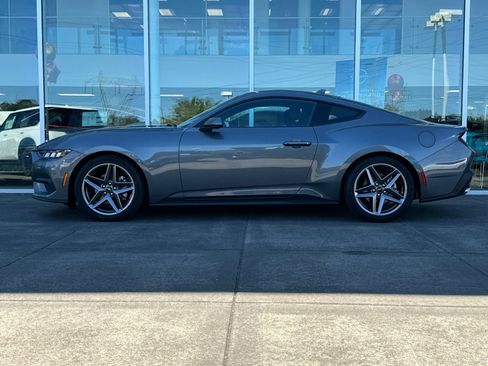 Used 2024 Ford Mustang Coupe RWD image 6