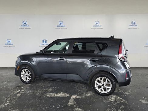 Used 2024 Kia Soul LX image 4