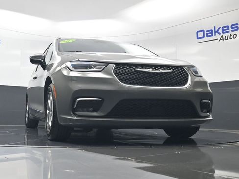 Used 2023 Chrysler Pacifica Limited image 39