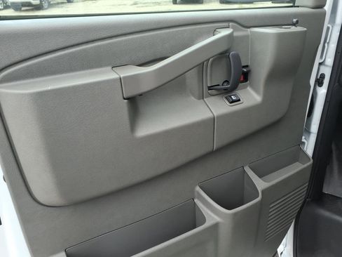 New 2025 GMC Savana 3500 w/ Power Convenience Package RWD image 8