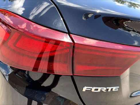 Used 2021 Kia Forte LXS FWD image 28