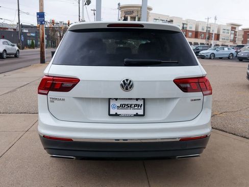 Used 2021 Volkswagen Tiguan SE w/ Panoramic Sunroof Package image 4