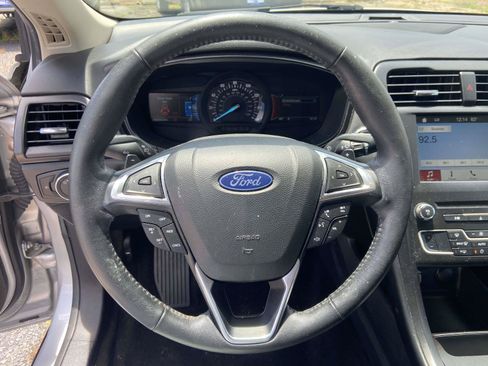 Used 2018 Ford Fusion SE w/ Equipment Group 201A FWD image 19