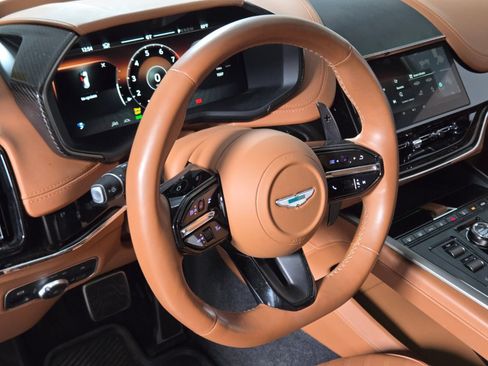 Used 2025 Aston Martin DBX 707 AWD/4WD image 23