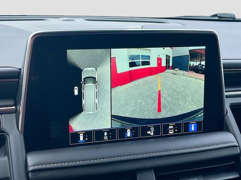 Used 2023 GMC Yukon SLT w/ SLT Premium Package AWD/4WD image 14
