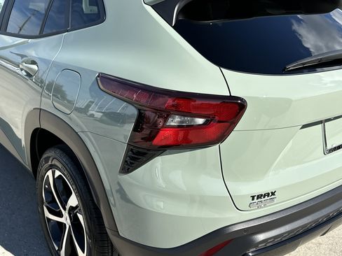 Used 2024 Chevrolet Trax RS w/ Sunroof Package image 11