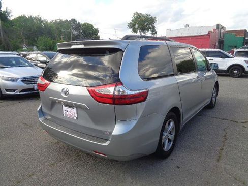 Used 2017 Toyota Sienna LE image 25