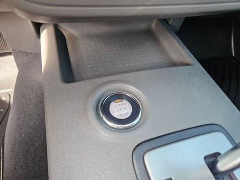 Used 2020 Nissan Frontier SV w/ Midnight Edition Floor Mats image 18