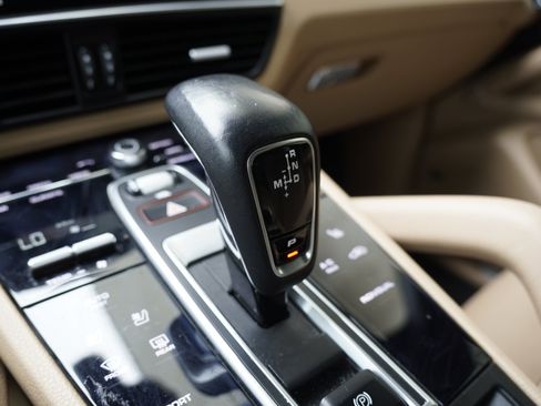Used 2019 Porsche Cayenne AWD/4WD image 29
