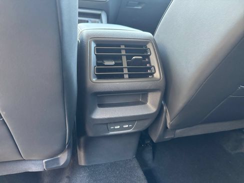 Used 2026 Volkswagen Tiguan SE AWD/4WD image 24