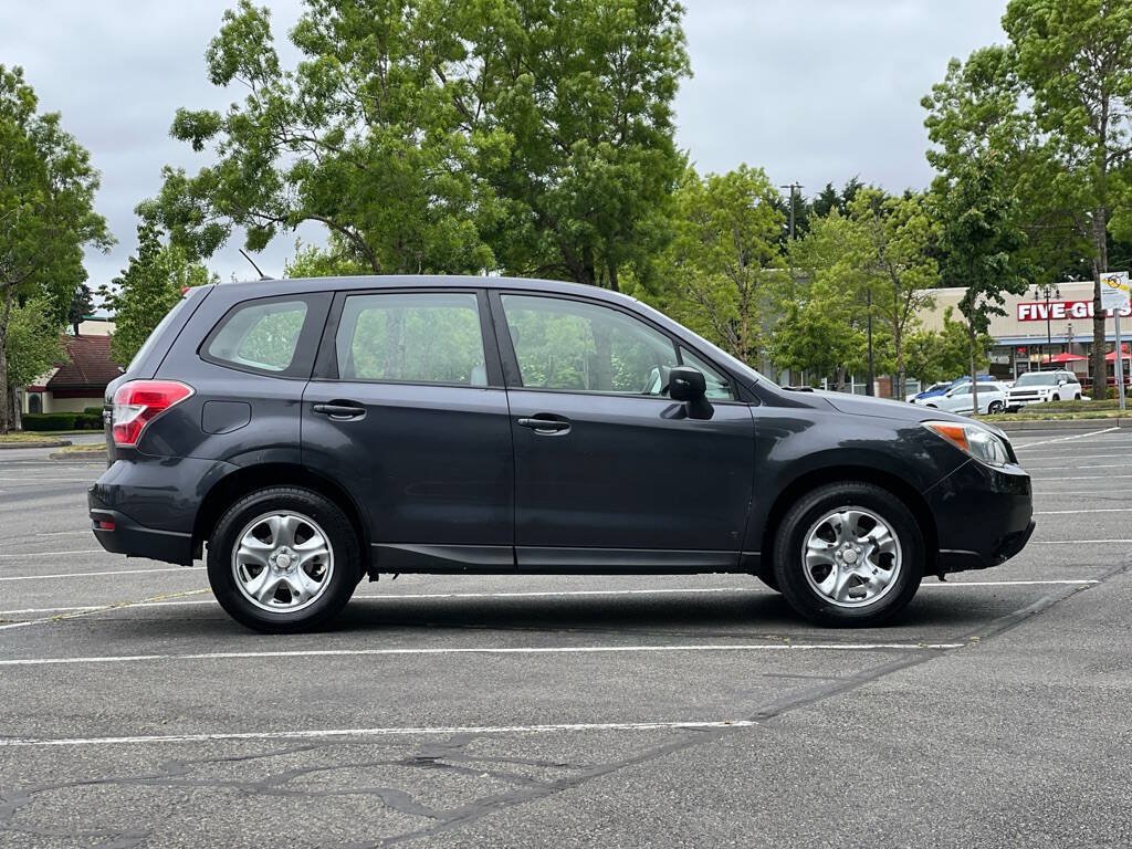 Used 2014 Subaru Forester 2.5i AWD/4WD image 6