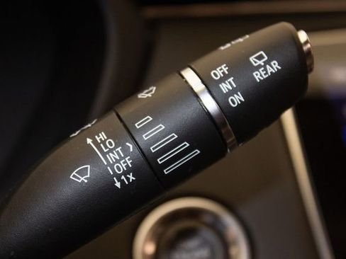 Used 2023 Cadillac XT4 Luxury w/ Cold Weather Package image 27