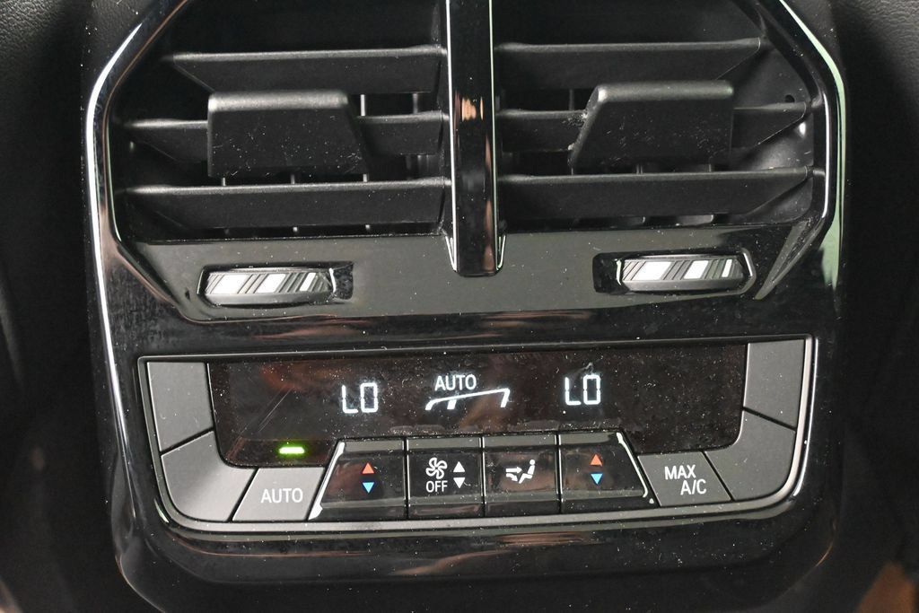 Used 2024 BMW iX xDrive50 w/ Premium Package AWD/4WD image 22