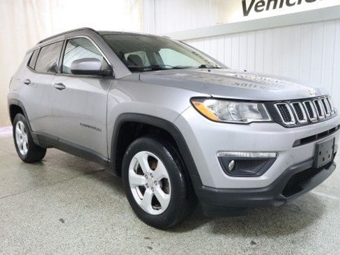 Used 2018 Jeep Compass Latitude w/ Popular Equipment Group AWD/4WD image 5