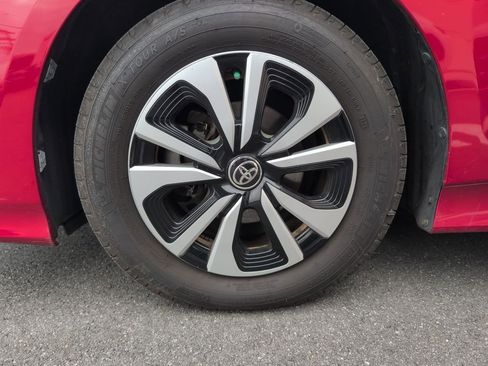 Used 2017 Toyota Prius Prime Premium image 29