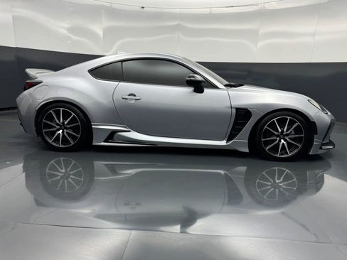 Used 2022 Toyota GR86 image 2