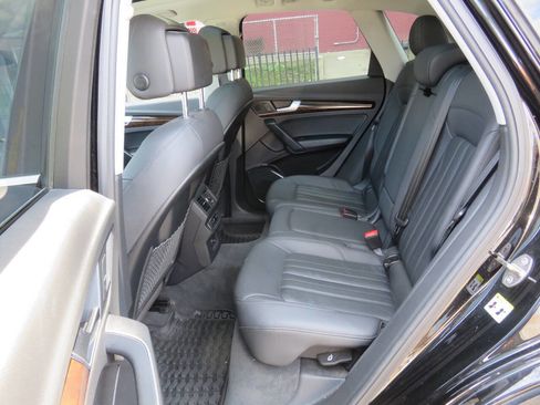 Used 2020 Audi Q5 2.0T Premium w/ Convenience Package image 19