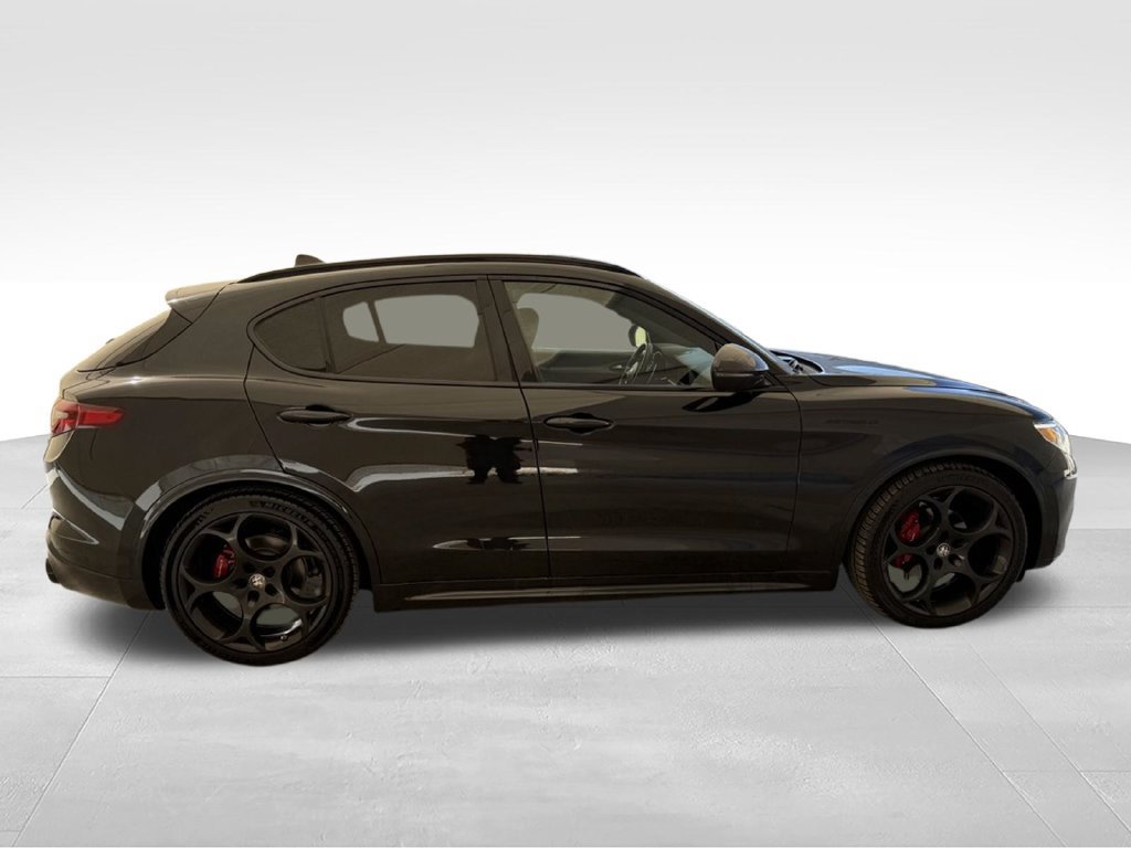 Used 2023 Alfa Romeo Stelvio Veloce AWD/4WD image 6