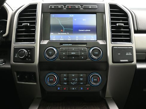 Used 2020 Ford F250 Lariat w/ Lariat Ultimate Package AWD/4WD image 17