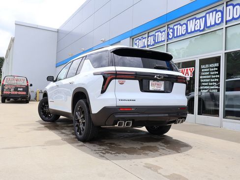 New 2026 Chevrolet Traverse LT w/ Enhanced Driving Package FWD image 37