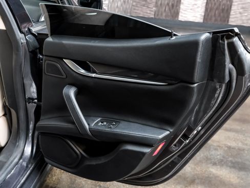 Used 2016 Maserati Ghibli image 54