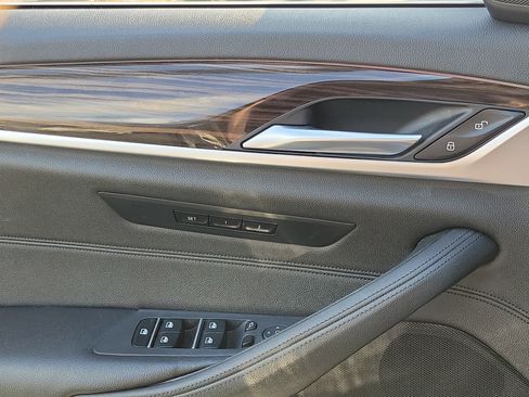 Used 2019 BMW 530e RWD image 13